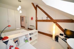 Studio apartment White