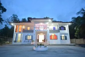 White Summerville Tourist Inn - Minuit