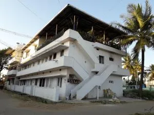 Wheel to hills stay inn Service Apartments - Chikmagalūr