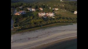 DISTRiCT 01 -Luxurious Villa with private beach