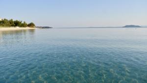 DISTRiCT 01 -Luxurious Villa with private beach