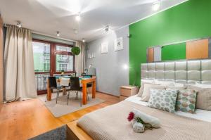 Apartment Hoża City Center by Renters