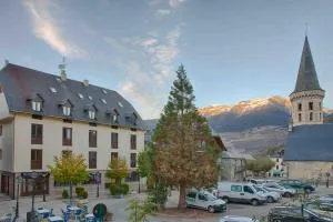 Hotel Ribaeta - 萨拉尔杜