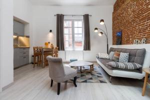 Appartements ❤️ Charmant appart ancien renove place des Carmes : photos des chambres