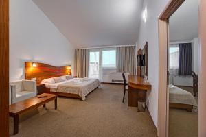 Family Room with Balcony and Sea View room in Scala Bed & Breakfast