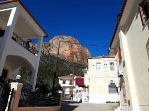 Effi's KAMARA curved house in Leonidio Arkadia Greece