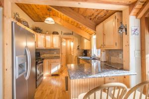 Three-Bedroom Apartment room in Provasi by Tahoe Truckee Vacation Properties