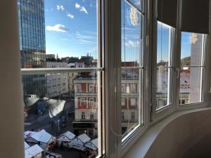 Main Square Oval Apartment 