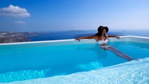 Alexander Villa hotel, 
Santorini, Greece.
The photo picture quality can be
variable. We apologize if the
quality is of an unacceptable
level.
