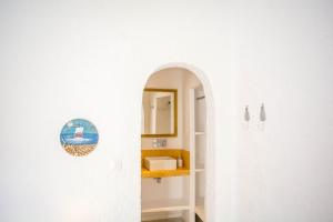 Gorgona Ios Greece