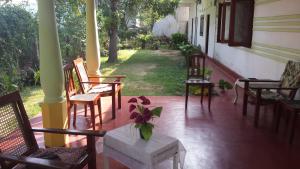 Surf reef guest house