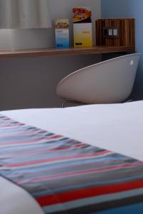 Double or Twin Room - Disability Access room in Travelodge Madrid Alcalá