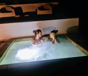 Ca lEli different experience HUTT 12157