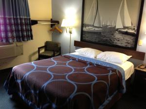 Queen Room - Non-Smoking room in Super 8 by Wyndham New Castle