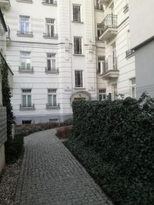 Apartment Hoża 50 with a balcony in close Center