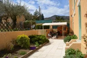 拉雷纳迪尔旅馆 - Saint-Michel-de-Chabrillanoux