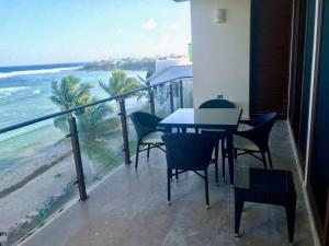 Deluxe New Beachfront Penthouse in Akumal