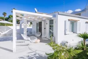 Total White Villa - Fontane Bianche