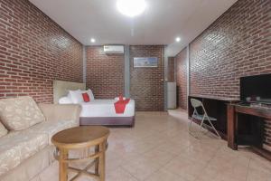 RedDoorz Plus At Ampera Raya