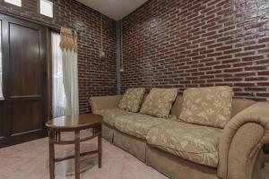 RedDoorz Plus At Ampera Raya