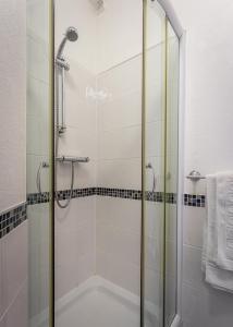 Single Room with Private External Bathroom room in Ashgrove House