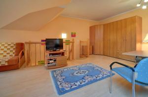 Żółty Apartament Sun Seasons 24 w Karpaczu z Balkonem by Noclegi Renters