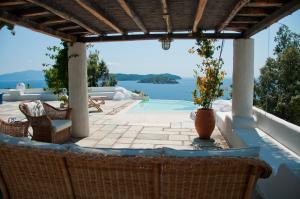 Dream property pool, jacuzzi and sea Skiathos Greece