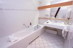 Hotels The Originals Boutique, Hotel La Ferme du Pape, Eguisheim : photos des chambres