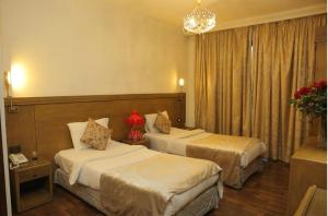 Executive Suite room in Royal Garden Hotel