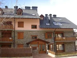 Apartamentos wifi Baqueira & Aigüestortes con jardín privado - Unarre