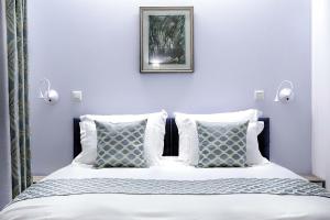 Deluxe Double Room (2 Adults + 1 Child) room in Villa Sintica
