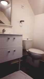 Hotels Hotel Restaurant L'Industrie : Chambre Double ou Lits Jumeaux avec Salle de Bains Privative