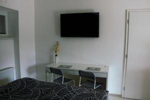 Garden studio apt-FREE parking,close D8,metro,EXPO