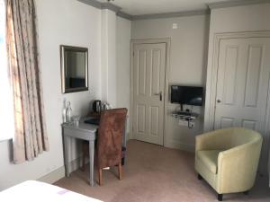 Deluxe Double Room with Shower room in 17 Burgate
