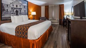 King Room room in SureStay Plus Hotel by Best Western San Antonio Airport