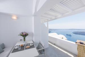 Aqua Mare Luxury Suites Santorini Greece