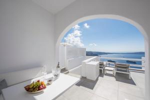 Aqua Mare Luxury Suites Santorini Greece