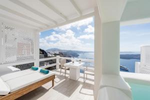 Aqua Mare Luxury Suites Santorini Greece