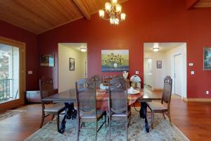 Pine Mountain Getaway (02-461)