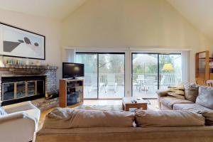 Cozy Chalet (15-013)