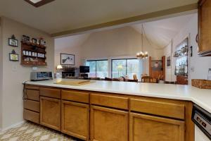 Cozy Chalet (15-013)