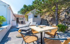 Seafront Apartment With Amazing Seaview