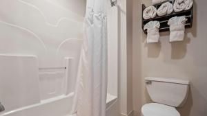 Queen Room with Two Queen Beds - Non-Smoking room in Best Western Plus O'hare International South Hotel