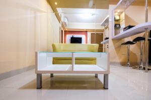 Bright and Stylish 1BR The Oasis Apartment Cikarang By Travelio