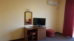 Hotel Black Sea - Breakfast, Pool & Free Parking