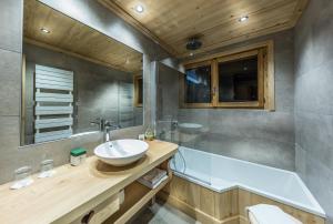 Hotels Chalet-Hotel Neige et Roc, The Originals Relais (Hotel-Chalet de Tradition) : photos des chambres