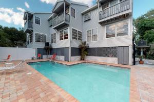 Two Bedroom Apartment  room in Oaks Landing 4