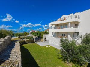 Villa in Nin with Stunning Sea Views