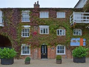 Stylish holiday home in Snape with Garden