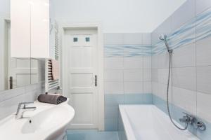 BpR Turquoise Simplicity Apartment